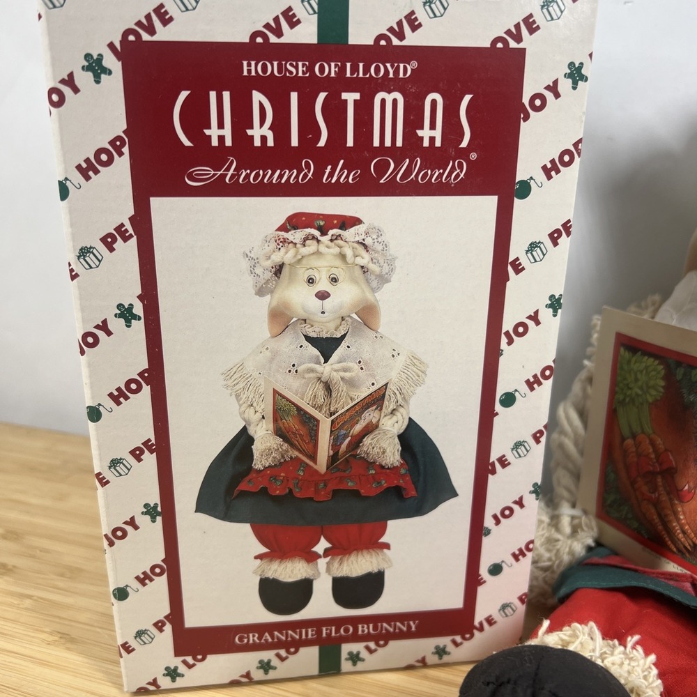 House of Lloyd Christmas Around the World Grannie Flo Bunny 1996 New In box - Picture 3 of 9